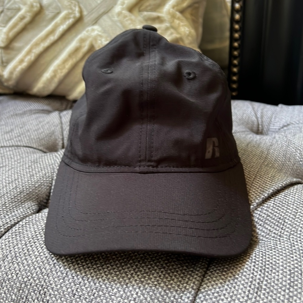 Men’s Russell athletics moisture wicking hat.